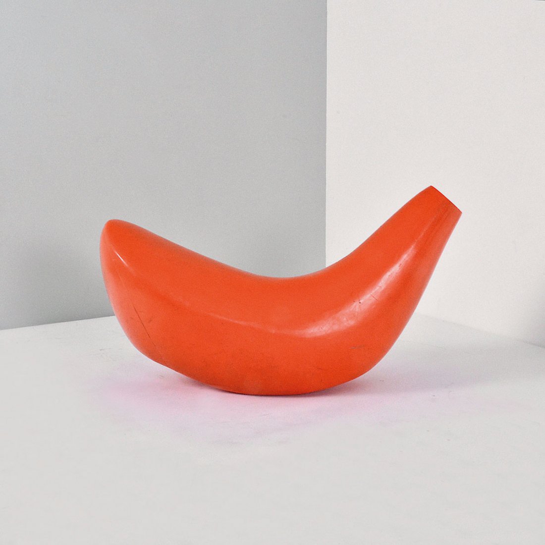 Rocking chair 'duck', 1960s: France. Rocking chair 'Duck', 1960s. H. 43 x 74 x 31 cm. Orange plastic. Marked: MADE IN FRANCE, PAT. PENDING.