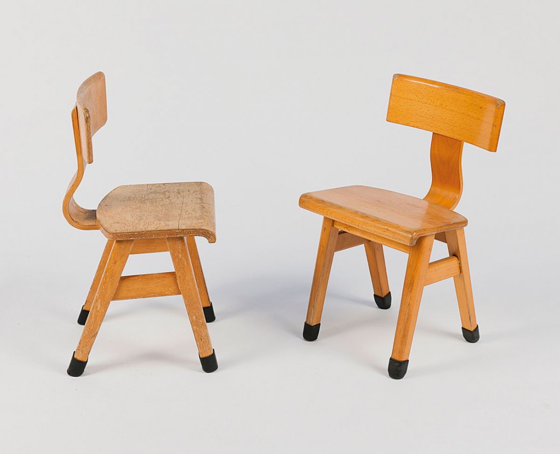 Child's stool 'Elephant', 1970s: Netherlands, Cees Braakman (in the style of). Two child's chairs, 1970s. H. 55-56,5 x 30-32 x 31 cm. Wood and plywood, beech, clear varnish, black rubber. l