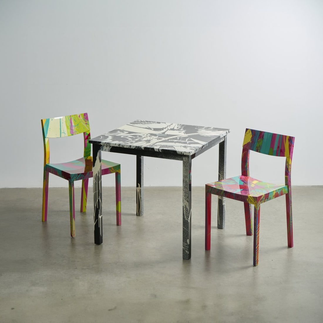 Damien Hirst, Set of 2 unique 'Beautiful You Drive Me Crazy' and 'Beautiful Earth, Moon, Sun and: H. 79 x 42.5 x 40.6 cm; H. 79 x 42.5 x 41.5 cm; H. 79 x 74.5 x 74.9 cm (table). Beechwood chairs by Jasper Morrison, each lacquered (spin painting). Table also made of beechwood, lacquered.All pieces