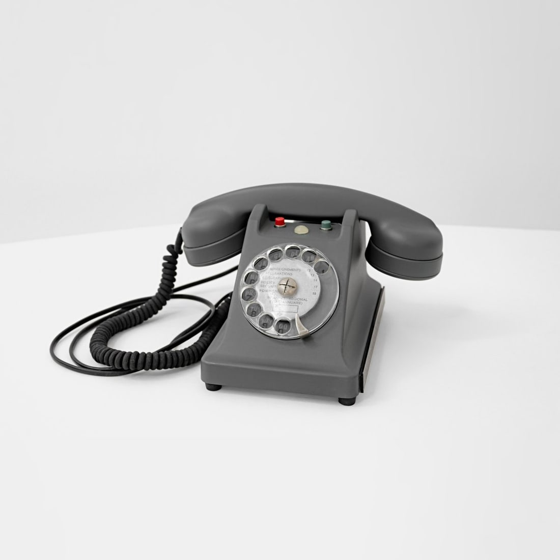 Joseph Kosuth, 'Quoted Use #2' Samuel Becketts Telefon, 2019: 13 x 24 x 19 cm. Matt lacquered Bakelite telephone with screen-printed dial. Metal plaque with individual laser signature, numbered 2/3.