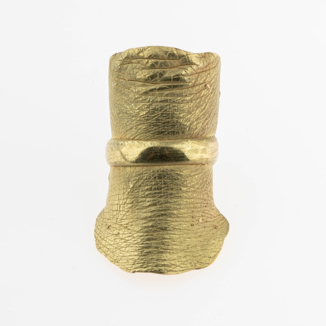 Gerd Rothmann (1941 Frankfurt a. M. lives in Munich), Finger Ring, 2010: Yellow gold 750. 13.81 grams. Ring size 56.5. Engraved: Rothmann 2010. Literature: Cf. Rothmann, Catalogue Raisonné 2009-2022, Stuttgart 2022, p. 99, no. 776.