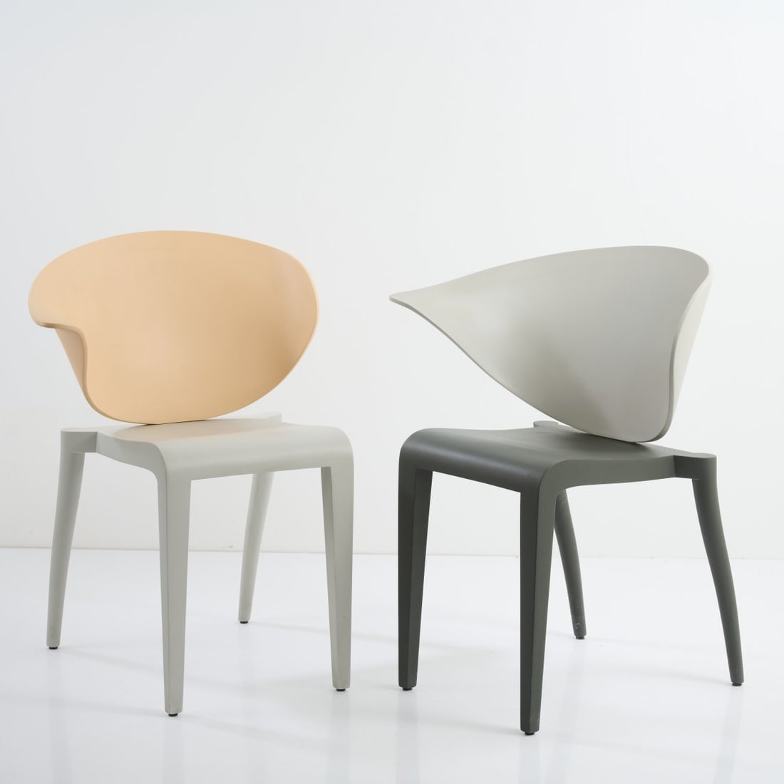 Philippe Starck, Two 'Boom Rang' chairs, 1992: <p>H. 78.5 x 61 x 50 cm. <br />Aleph Driade, Corsico.<br />Hardened plastic with metal inserts, gray, anthracite and salmon-pink. <br />Marked: ALEPH by Starck (embossed).</