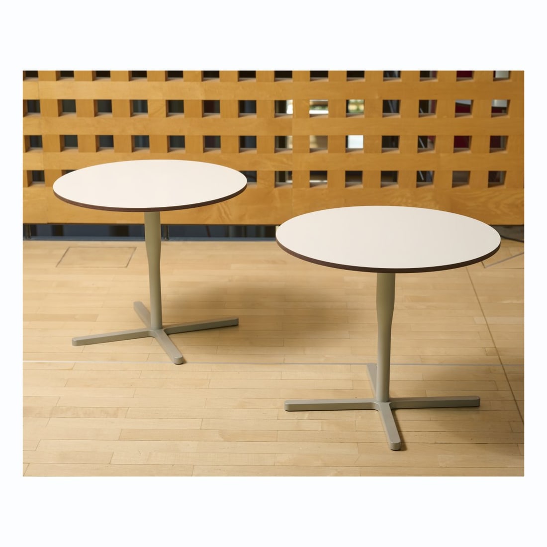 Jasper Morrison , Two side tables from the series 'Atlas System', 1992 (design): <p>H. 51 cm, &Oslash; 60 cm. <br />Alias, Crusinallo, c. 1993. <br />Aluminum tube, plate, white laminate. </p>