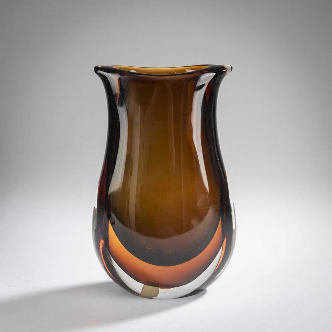 Gino Cenedese, Vase 'Sommerso', c. 1960: <p>H. 28 cm. Cased glass, colorless and reddish brown. Marked: manufacturer's label.</p>