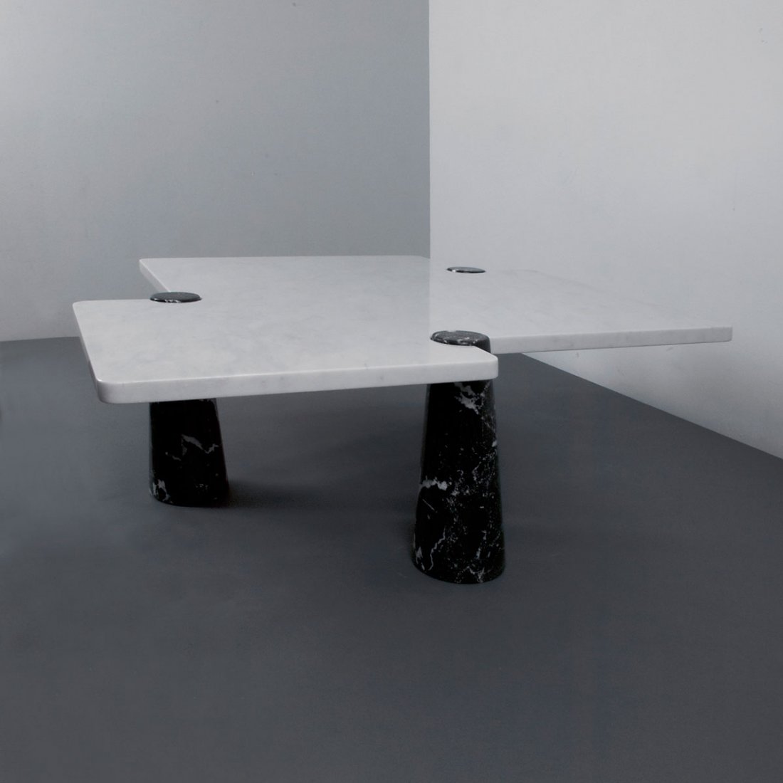 Angelo Mangiarotti. 'Eros' sofa table, 1971. H. 40 x 12: Angelo Mangiarotti. 'Eros' sofa table, 1971. H. 40 x 120 x 120 cm. Made by Skipper, Milan. White and black marble.