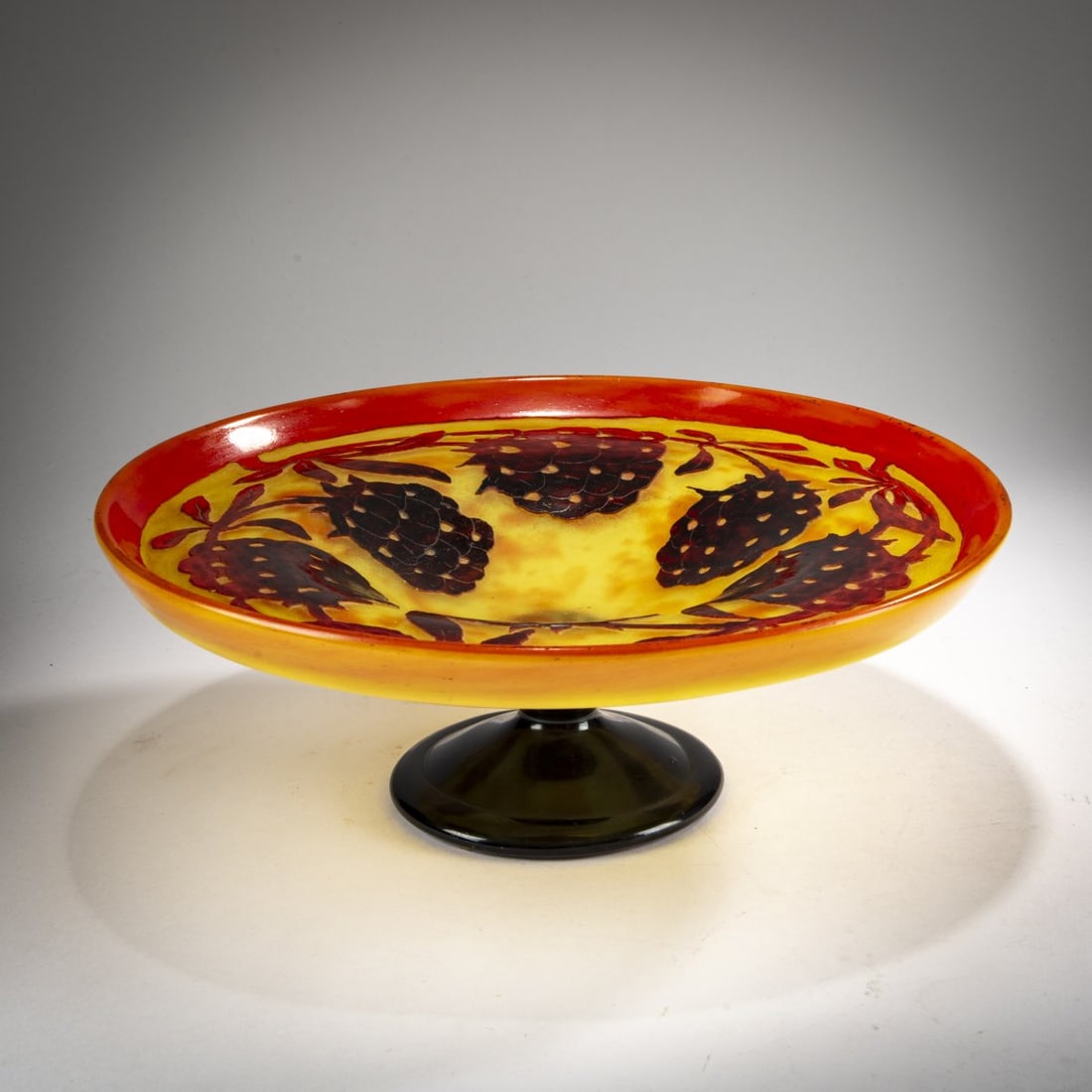 Schneider, Epinay-sur-Seine, Centerpiece 'Pivoines', 1927-28: <p>H. 10 cm, &Oslash; 27.2 cm. Cased glass, colorless with yellow and orange powder inclusions, orange and violet enamel fusions. Etched decoration with peonies. Not signed.</p><hr&