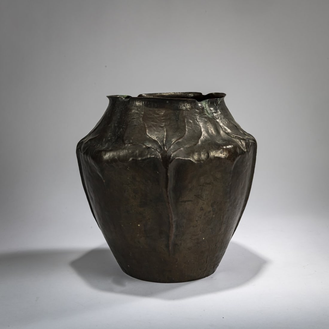 Ludwig Vierthaler (ATTR.), Cachepot, c. 1900 (1 of 3)