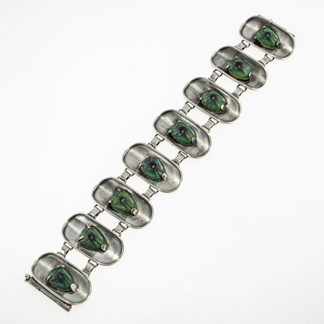 Prof. Josef Arnold, Hamburg, Bracelet, late 1940s: Silver 900, copper sheet, enameled green. 58.32 grams. 190 x 34 mm. Stamped: 900, workshop signet.