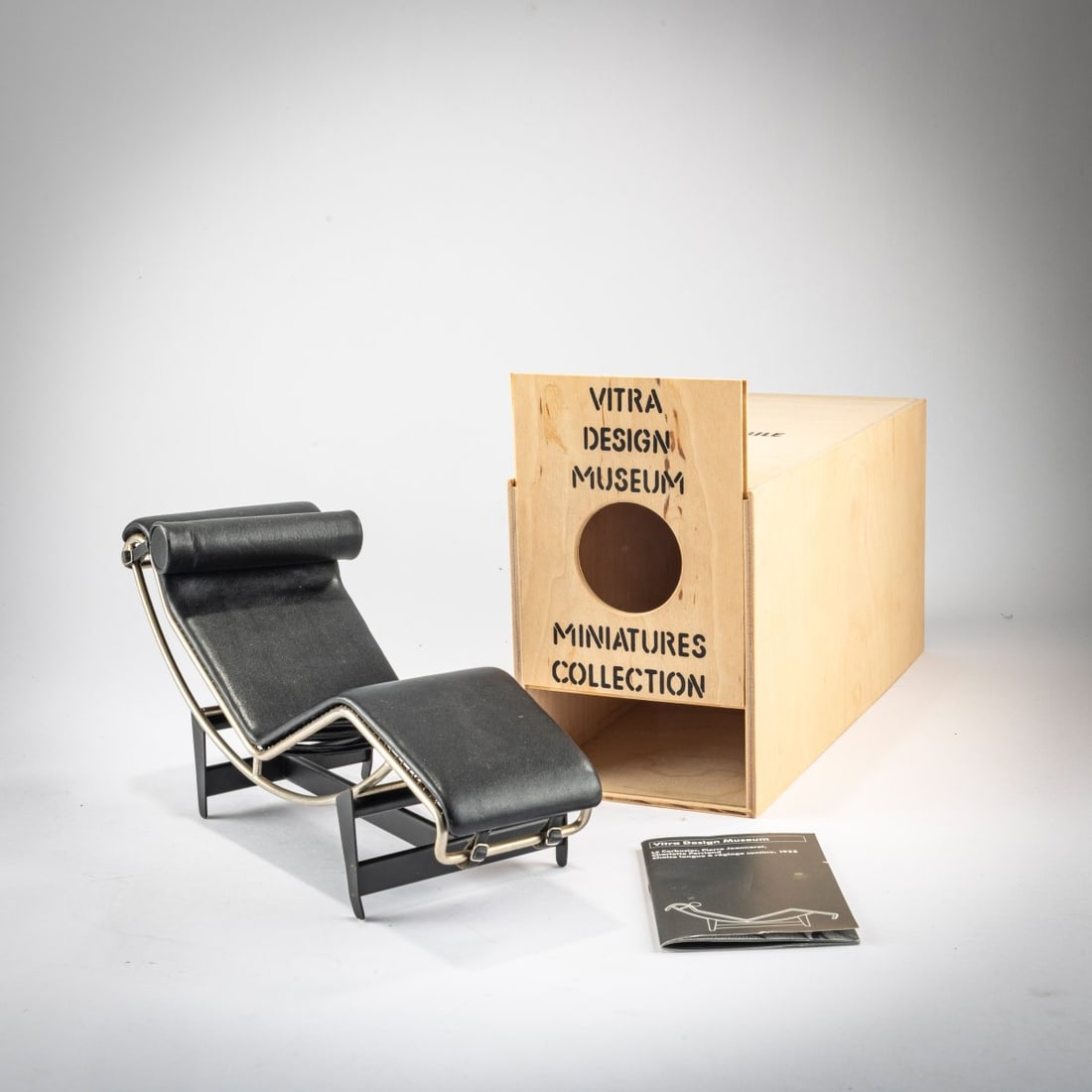 Le Corbusier Charles-Édouard Jeanneret-Gris; Charlotte Perriand; Pierre Jeanneret, Miniature: <p>H. 10.4 cm. <br />Vitra Design Museum, Weil / Rhine, 1990s/2000s. <br />Chrome-plated tubular steel, black leather. </p>