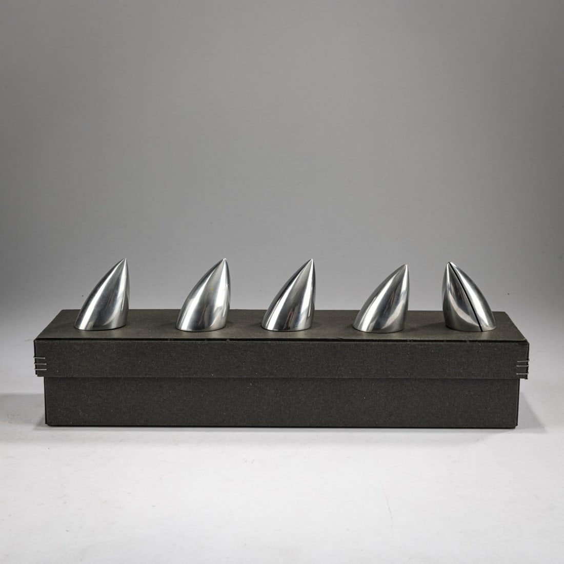 Philippe Starck, Five business or place card holders 'Berta Youssouf', 1987: <p>H. 4.7 cm. <br />OWO, Montfort-l'Amaury. <br />Cast aluminum, polished. <br />Marked: Print with Facsimile Signature (2x).</p><hr><p>Literature:</p>&