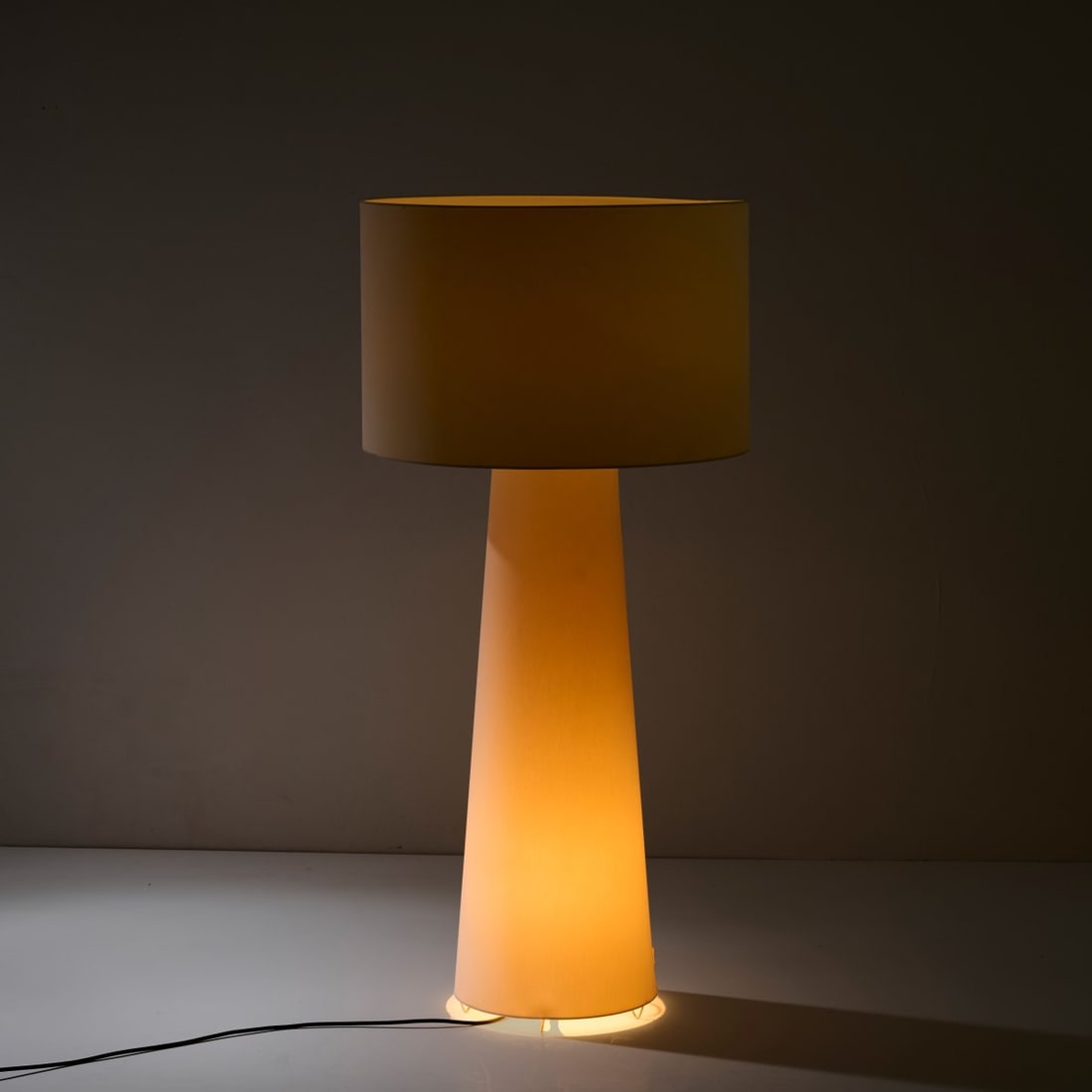 Marcel Wanders, Floor lamp 'Small Shadow', 1998 (design): <p>H. 120 cm, &Oslash; 56 cm. <br />Cappellini, Milan. <br />Textile laminate on a metal frame. <br />Marked: Manufacturer and designer's information.</p>
