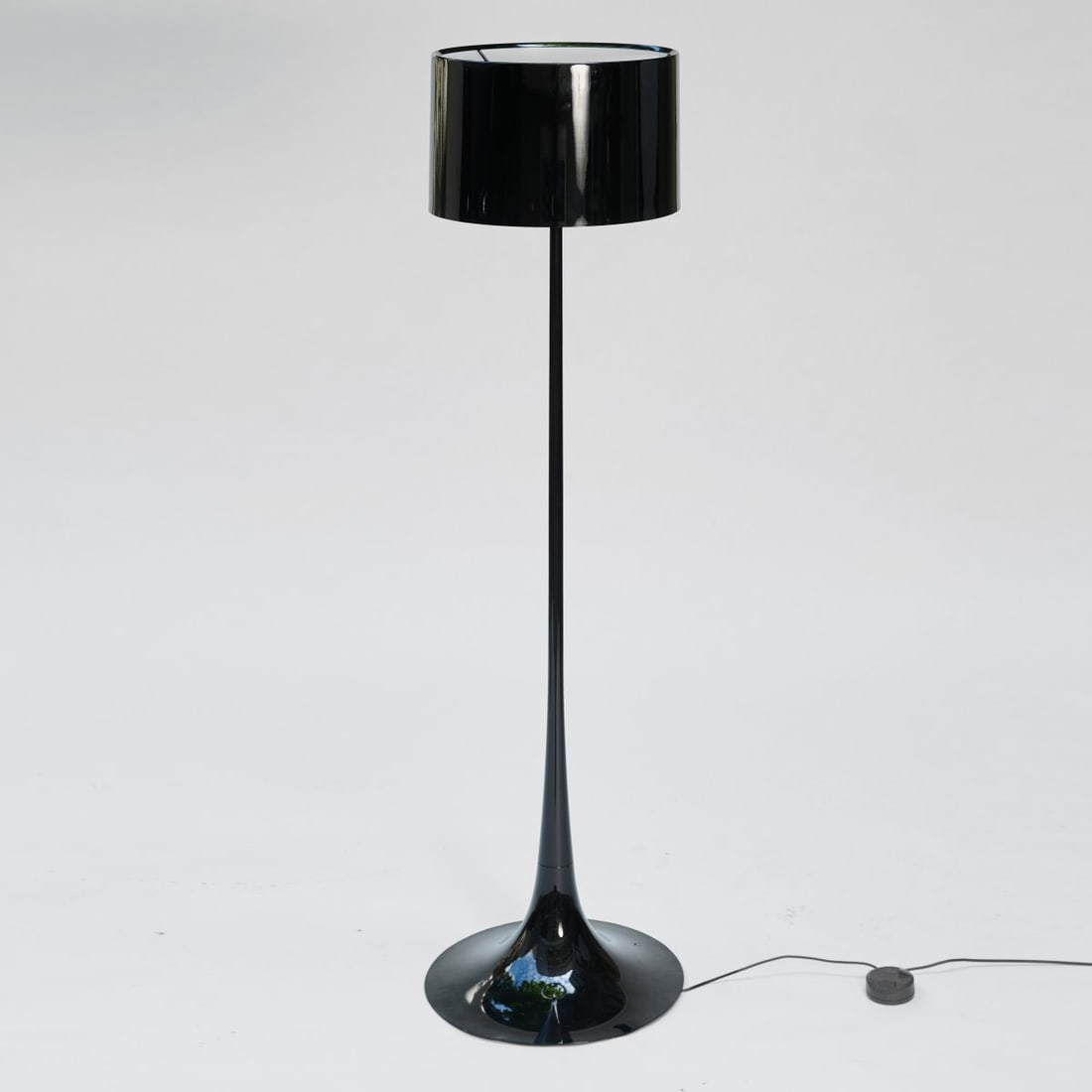 Sebastian Wrong, Floor lamp 'Spun Light F', 2003: <p>H. 177 cm, &Oslash; 50 cm. <br />Flos, Milan. <br />Aluminum, painted black and white. <br />Marked: Manufacturer's label.</p>