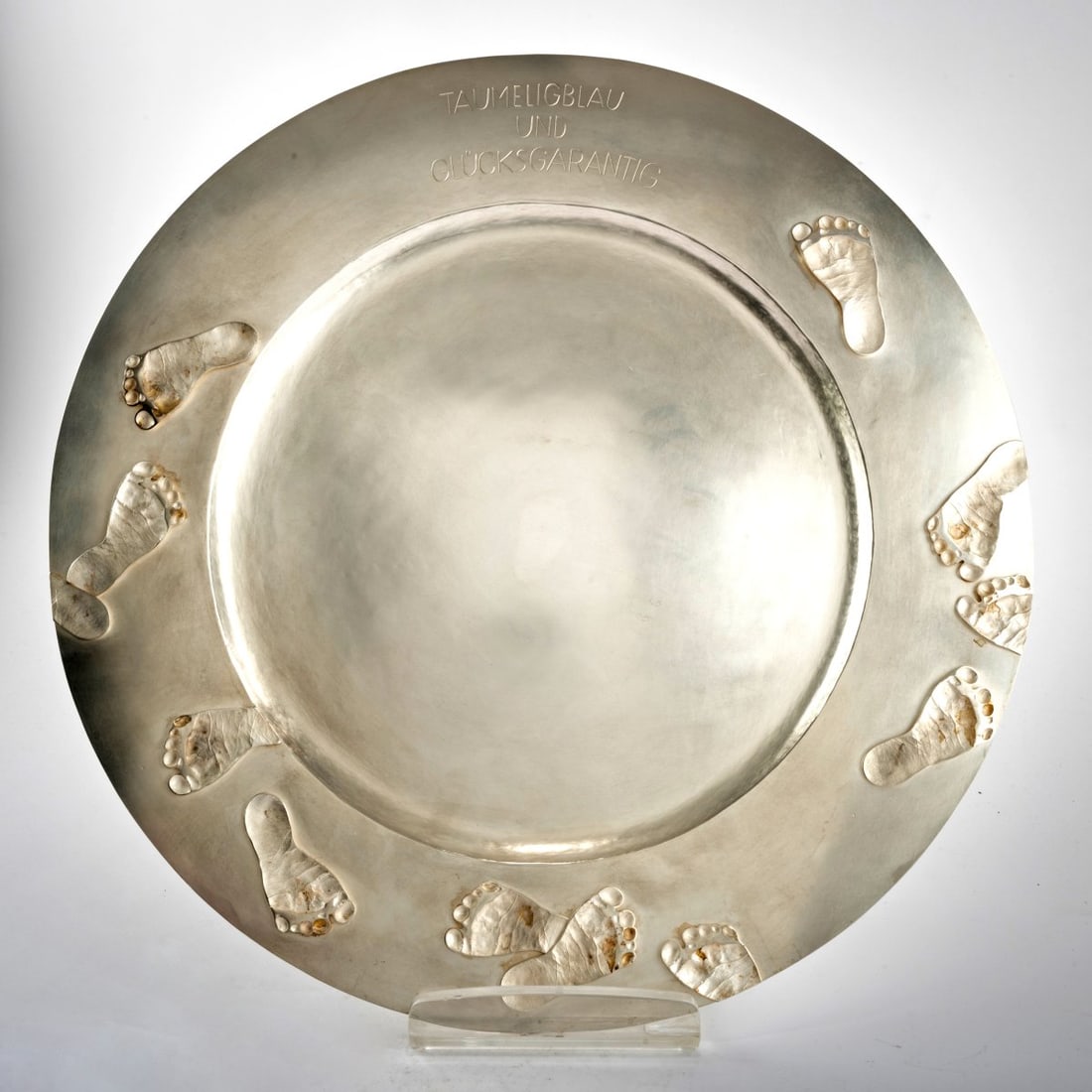Gerd Rothmann (1941 Frankfurt a. M. - lives in Munich), Plate 'Dizzy Blue and Guaranteed Happiness -: <p>Silver 900. <br />2,340 grams. &Oslash; 504 mm. <br />Stamped: 900, moon, crown, artist's signet.</p>