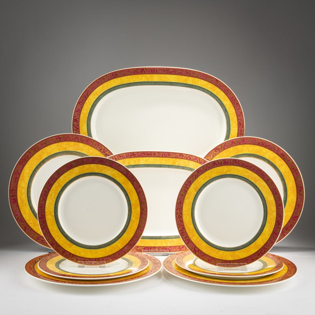 Paloma Picasso, 28-piece plate and platter set from the 'My Way' series, 1990s: Two serving platters, 13 dinner plates, and 12 cake plates. 34.7 x 23.5 - 41.5 x 28.5 cm; Ø 22-27 cm. Villeroy & Boch, Mettlach. White porcelain, glazed, polychrome overglaze with gold. Mar