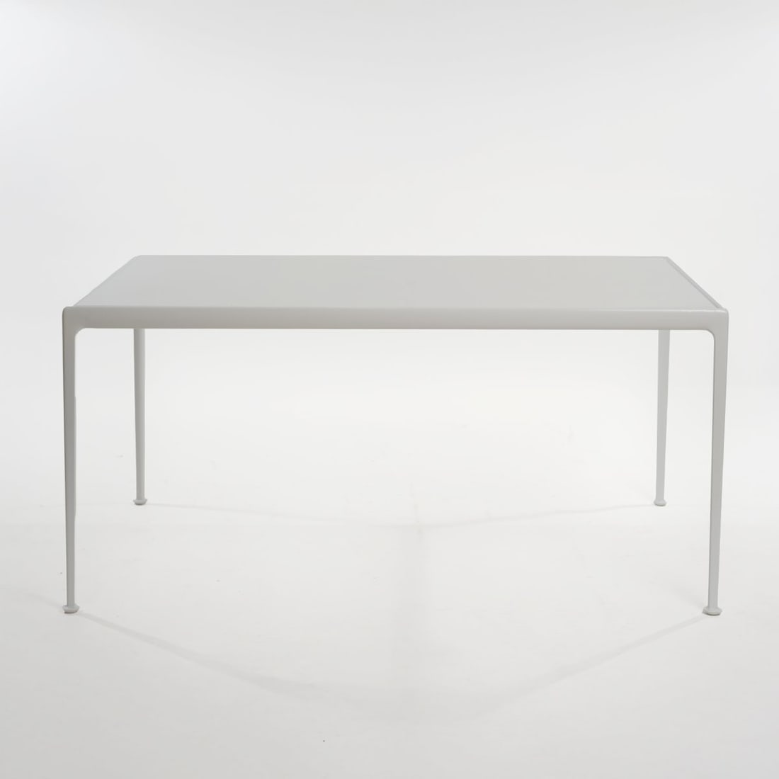 Richard Schultz, Table from the 'Leisure Collection', 1966 (design): <p>H. 71.5 x 152 x 96 cm. <br />Knoll International, New York. <br />Cast aluminum, painted white, sheet metal, enameled white. </p><hr><p>Literature:</p><