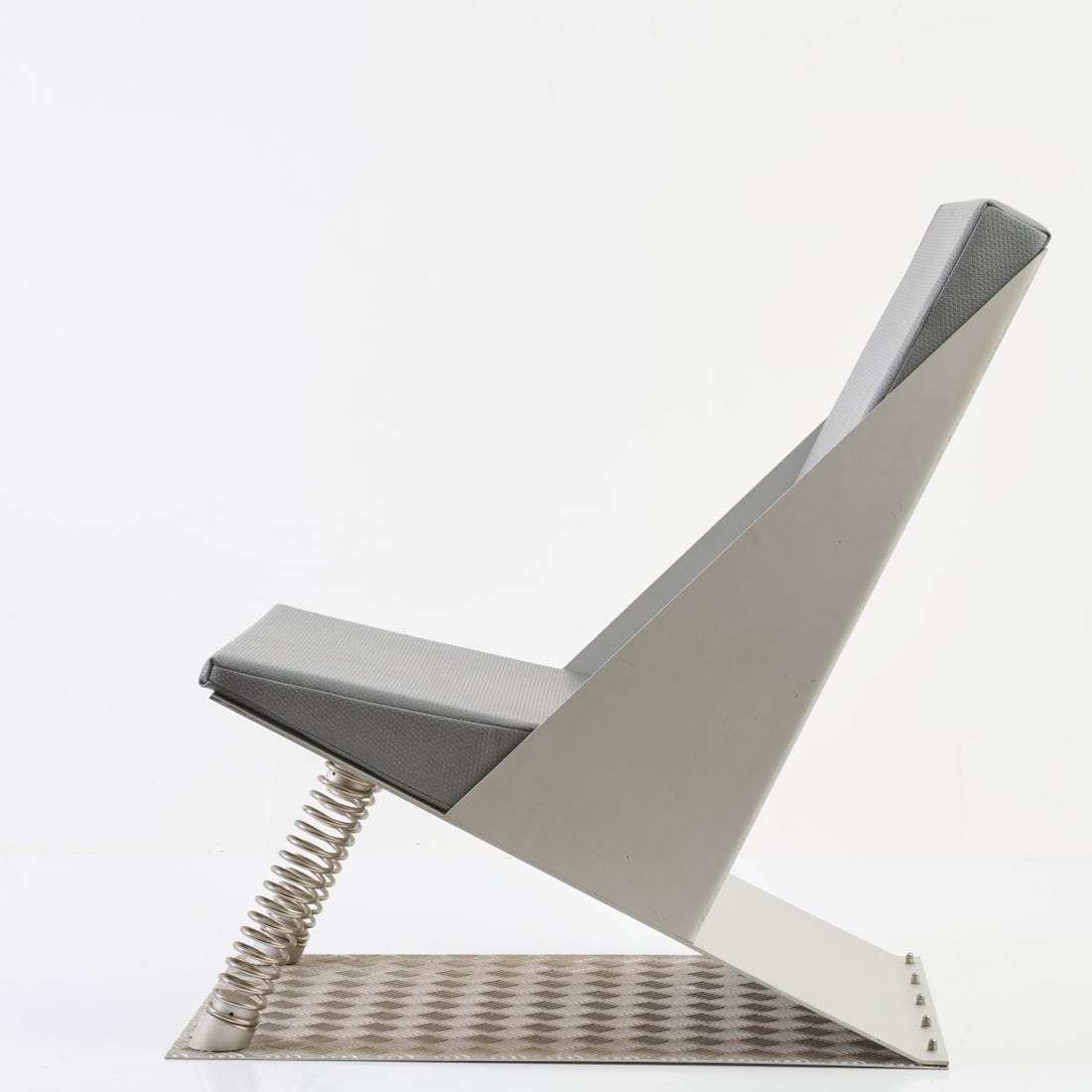 Hermann Waldenburg, Unique lounge chair 'Schleudersitz', 1984/85: <p>H. 91.5 x 60 x 86 cm. <br />Hermann Waldenburg, Augsburg. <br />Sheet aluminum, partly anodised, metal springs, gray synthetic leather. </p><hr><p>Literature:<