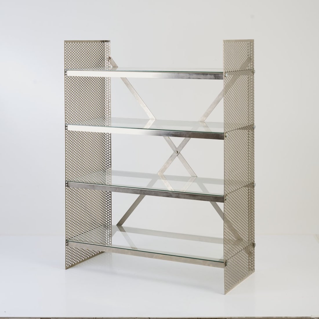 Hermann Waldenburg, Shelf 'Kreuzung', 1988: <p>H. 134.5 x 102.5 x 47.5 cm. <br />Hermann Waldenburg, Augsburg. <br />Nickel-plated sheet steel, clear glass. <br />Marked: W (incised). </p>