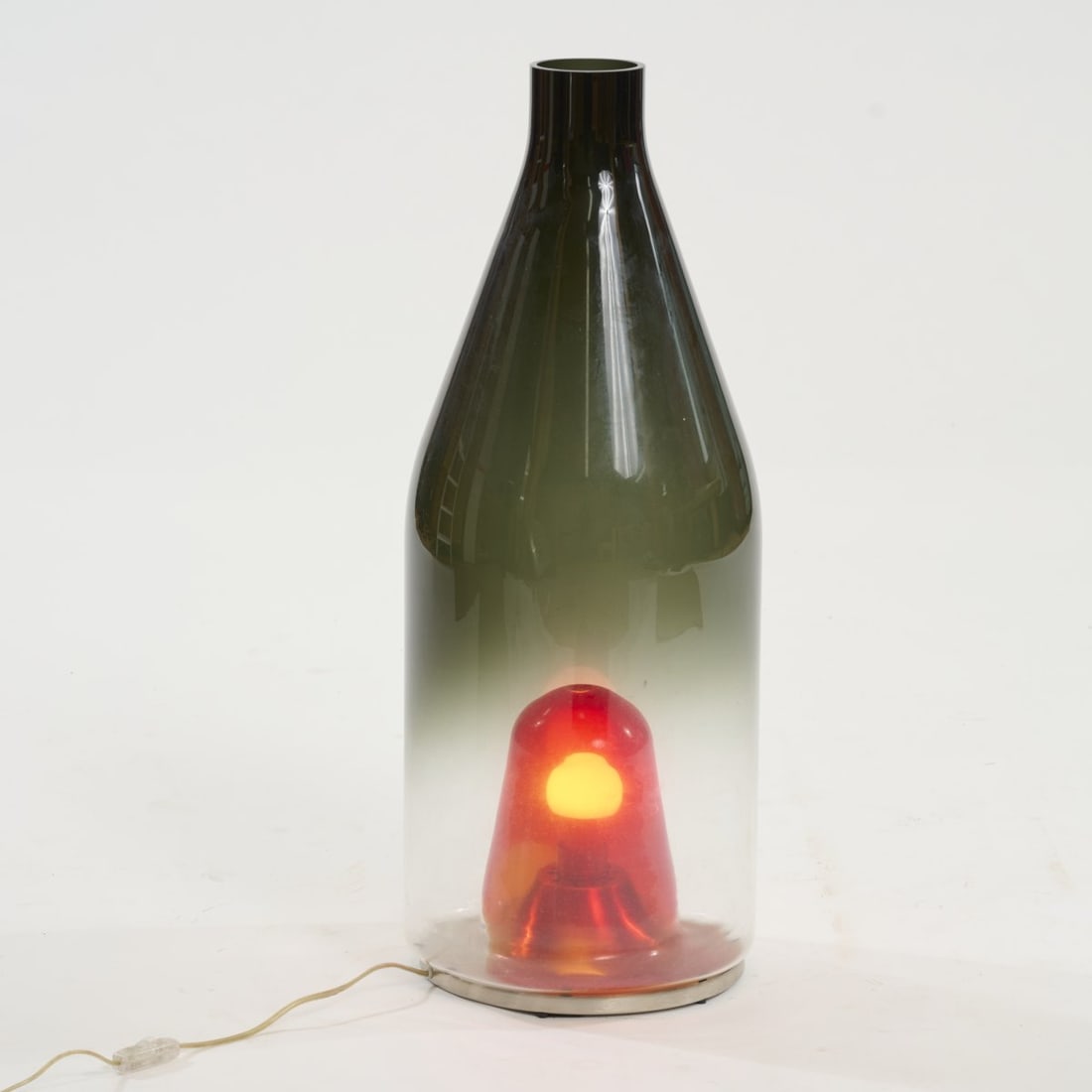 Thomas Sandell, Table and floor lamp, 1990s: <p>H. 71.5 cm, &Oslash; 27 cm.<br />Leucos, Milan. <br />Glass, colorless, bottle green and red. <br />Marked: Manufacturer's label (2x).</p>