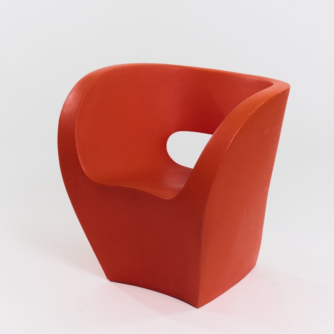 Ron Arad, Armchair 'Victoria & Albert Collection', 2000 (design): <p>H. 70 x 71 x 61.5 cm. <br />Moroso, Milan. <br />ABS plastic, orange. <br />Marked: Manufacturer's mark.</p><hr><p>Literature:</p><p>Cat. Moros