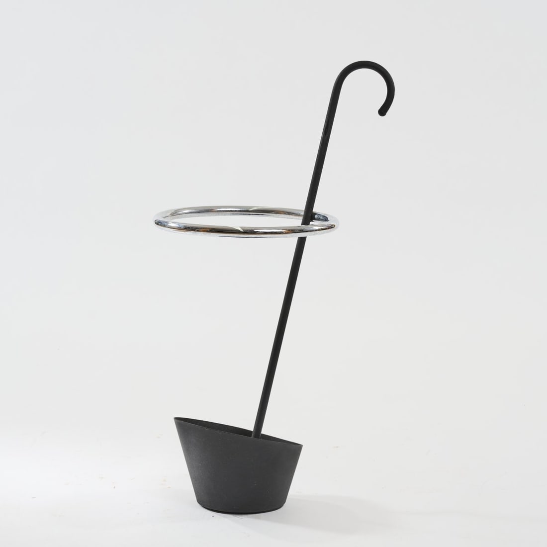 Shiro Kuramata, Umbrella stand, 1986 (design): <p>H. 89 cm, &Oslash; 37 cm. <br />UMS Pastoe, Utrecht. <br />Metal tube, chrome-plated and lacquered black, cast iron. </p><hr><p>Literature:</p><p>