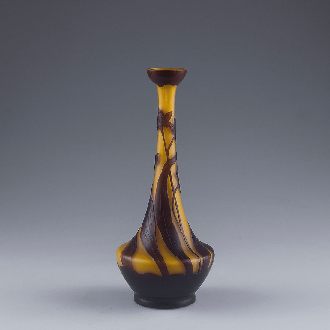 Vase, 1921: Loetz Wwe., Klostermuehle. Vase, 1921. 'Genre Galle'. H. 21.5 cm. Cased glass, clear, yellow and brown. Multiply etched pattern. Signed: Velez.