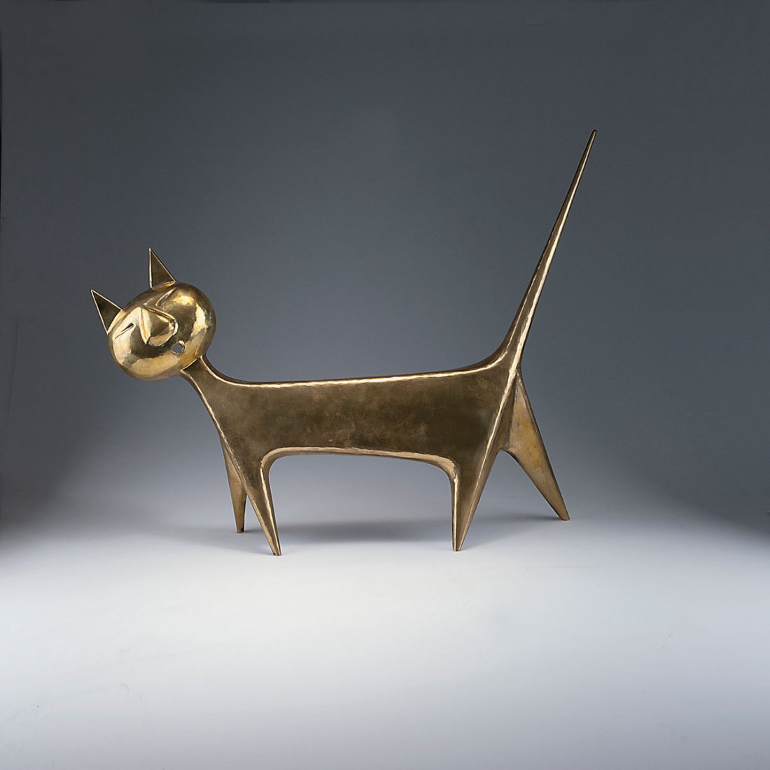 Cat, 1950s: Franz Hagenauer. Cat, 1950s. H. 59.5 cm; L. 73 cm. Made by Hagenauer, Vienna. Brass. Marked: wHw, FRANZ, HAGENAUER WIEN, MADE IN AUSTRIA.