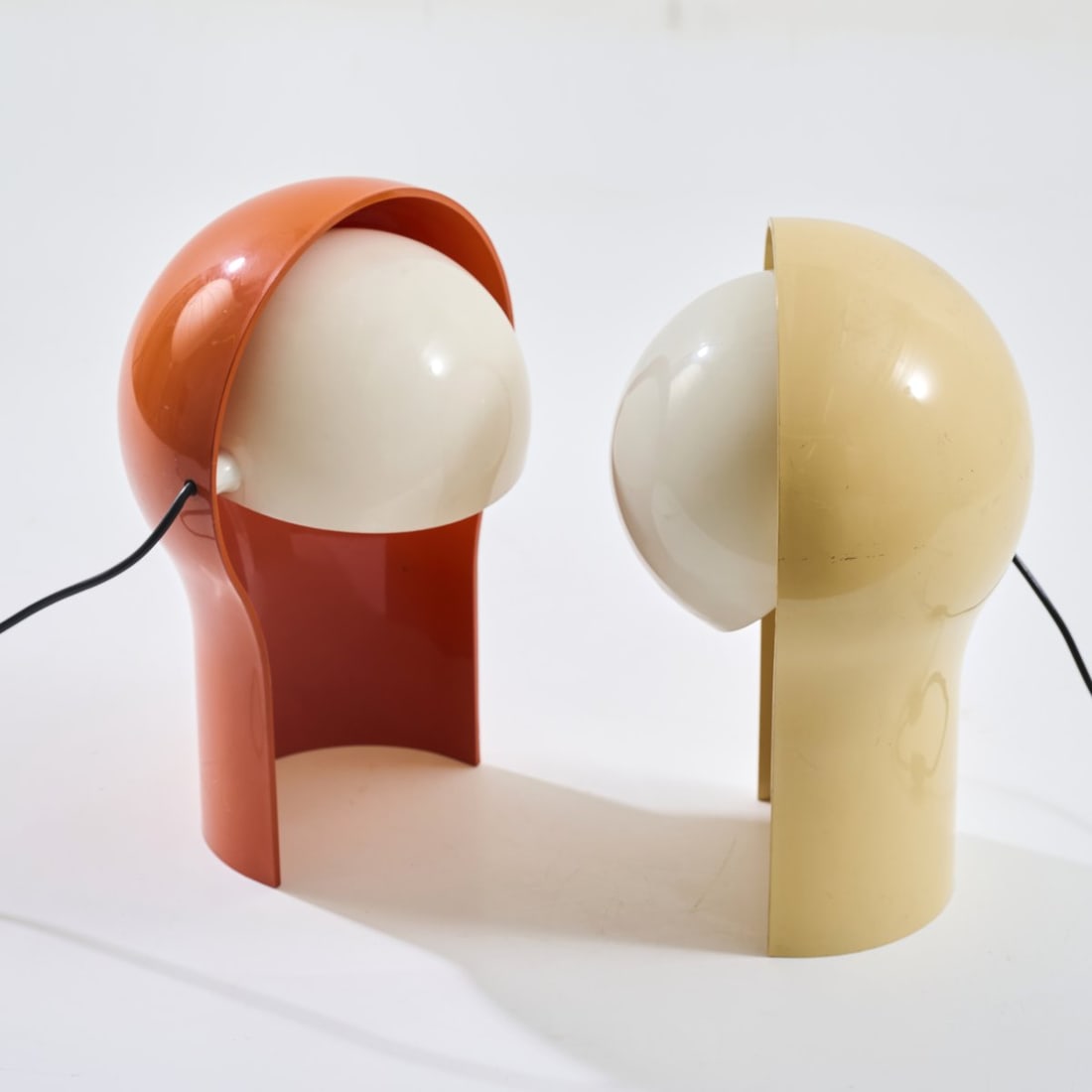 Vico Magistretti, Two 'Telegono' table lights, 1968 (design): <p>H. 41 cm, &Oslash; 26 cm. <br />Artemide, Milan. <br />Plastic, orange and white. <br />Marked: Manufacturer's stamp.</p><hr><p>Literature:</p>&l