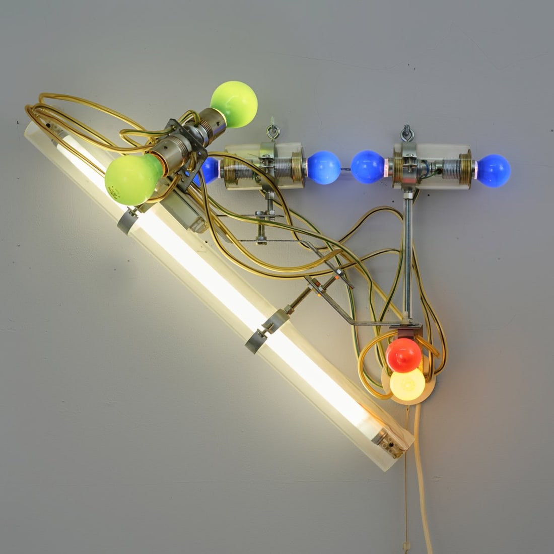Klaus Geldmacher, Light object '(ON 121) - variable', 1995: <p>55 x 55 x 28 cm. <br />Acrylic glass, multicolored light source, fluorescent tube, sheet metal.</p><hr><p>Literature:</p><p>Cat. Klaus Geldmacher, multiple