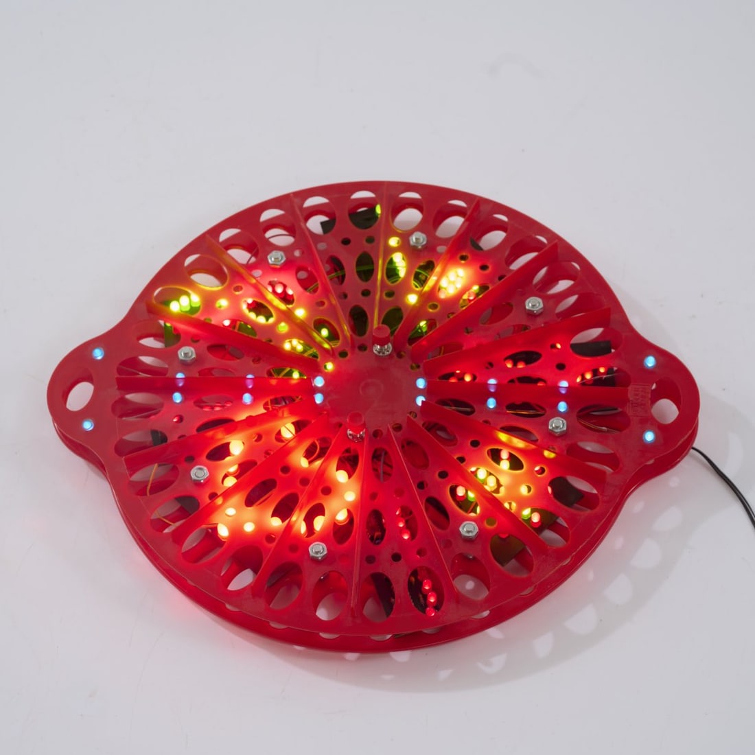 Klaus Geldmacher, Light object '(ON 125) - Pizza Lucciola', 1995: <p>H. 4 cm, &Oslash; 38 cm. <br />Art Beier Design.<br />Plastic, red. <br />Marked.: ARTBEIERDESIGN (embossed), 9/1000 (sharpie, handwritten).