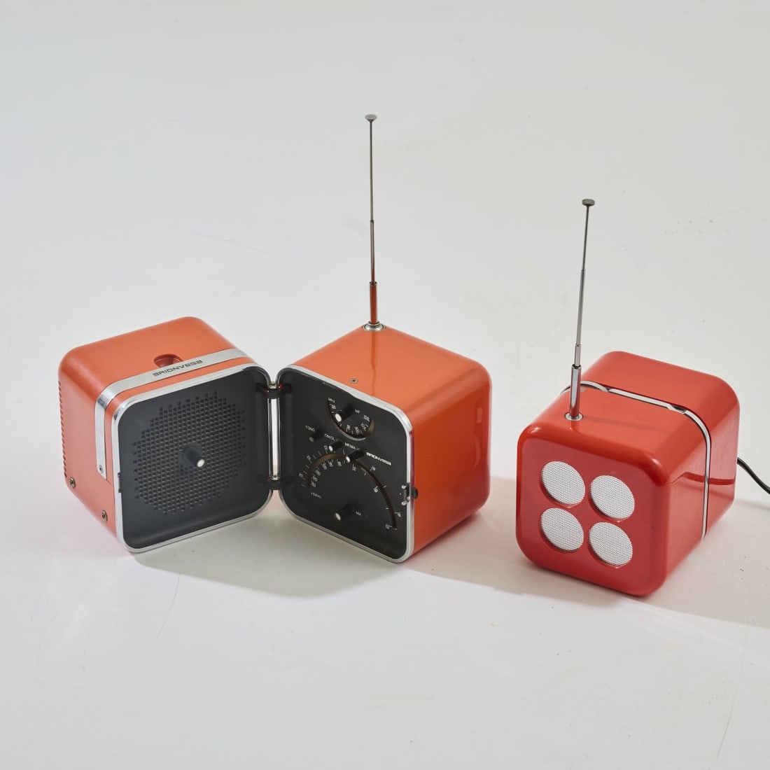 Richard Sapper, Transistor radios Siemens 'Rk 501 Alpha 2', 1968, Brionvega 'TS 502', 1964 (1 of 6)