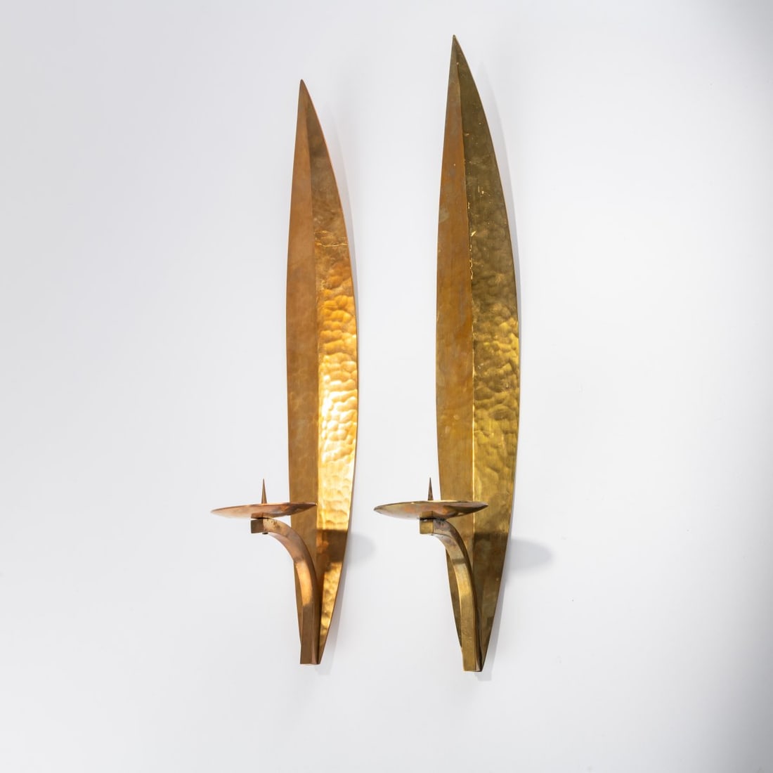 Alfred Schäfter, Two wall candlesticks, c. 1930: <p>H. 50 x 7 x 12.5 cm. <br />Brass, brass sheet. <br />Marked: AS, handmade. </p>