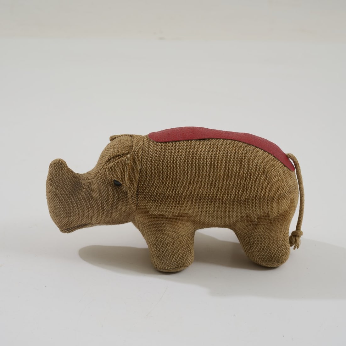 Renate Müller, Therapeutic toy Rhino, c. 1968: <p>H. 18 x 17 x 35 cm. <br />H. Josef Leven KG, Sonneberg. <br />Burlap, red leather. </p><hr><p>Literature:</p><p>Exh. cat. Renate M&uuml;ller