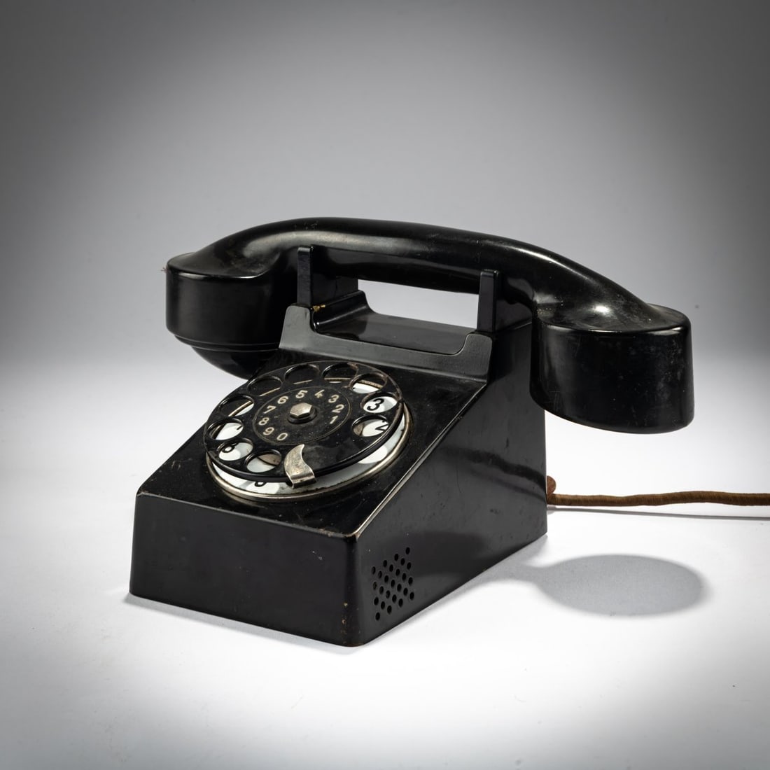 Fuld u. Co., Telephon- und Telegrafenwerke AG, Frankfurt / Main, 'Bauhaus' telephone, 1929 (1 of 4)
