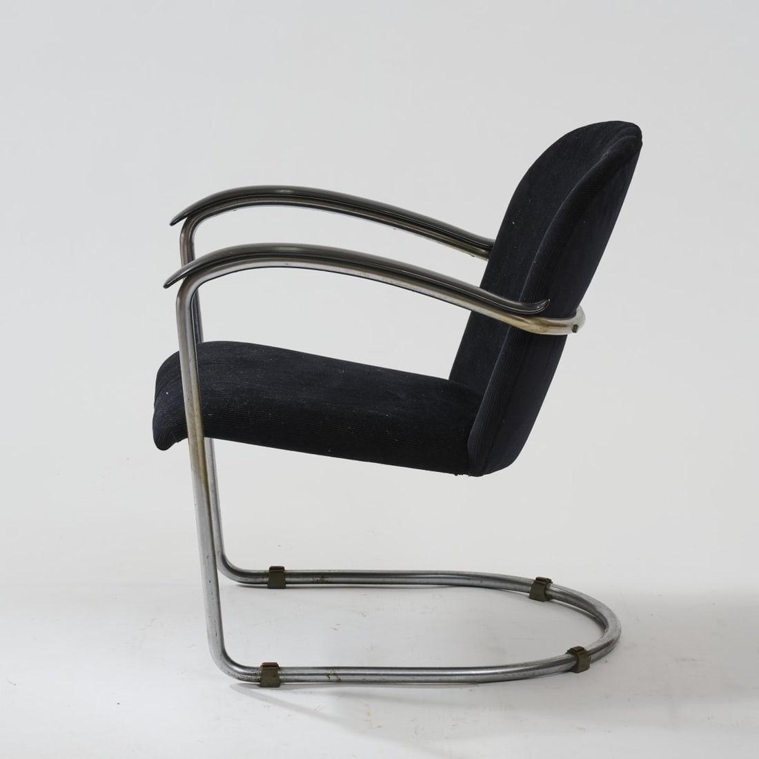 Willem Hendrik Gispen, Armchair '414', 1935: <p>H. 73 x 50.5 x 69 cm. <br />Gispen, Rotterdam. <br />Steel tube, nickel-plated, plastic, black, textile cover, black.</p>