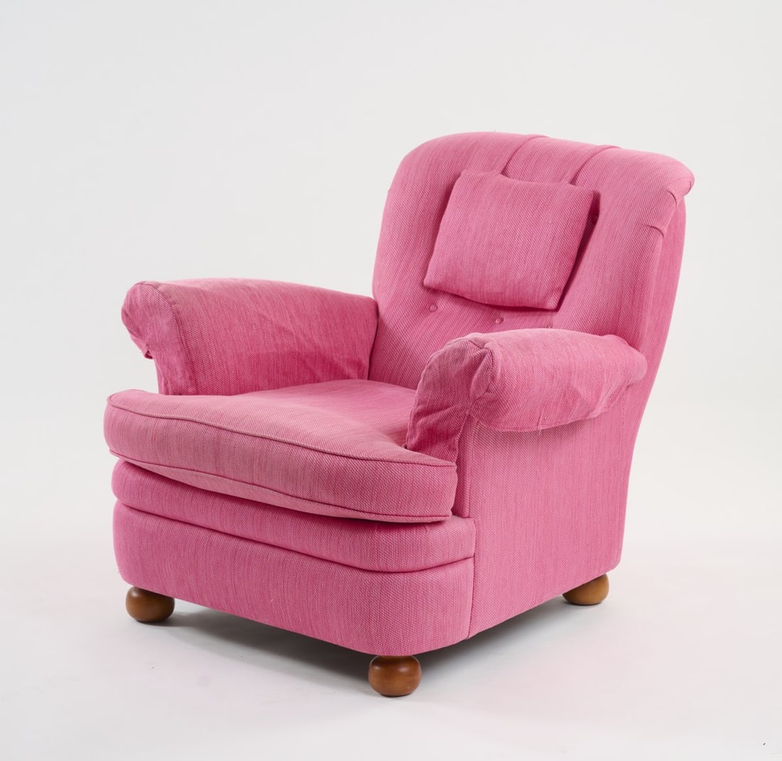 Josef Frank, Armchair '336', c. 1933 (design): <p>H. 84 x 90 x 110 cm. <br />Svenskt Tenn, Stockholm, 2013. <br />Pink textile cover, beechwood. <br />Marked: Manufacturer's label and plaque.</p>