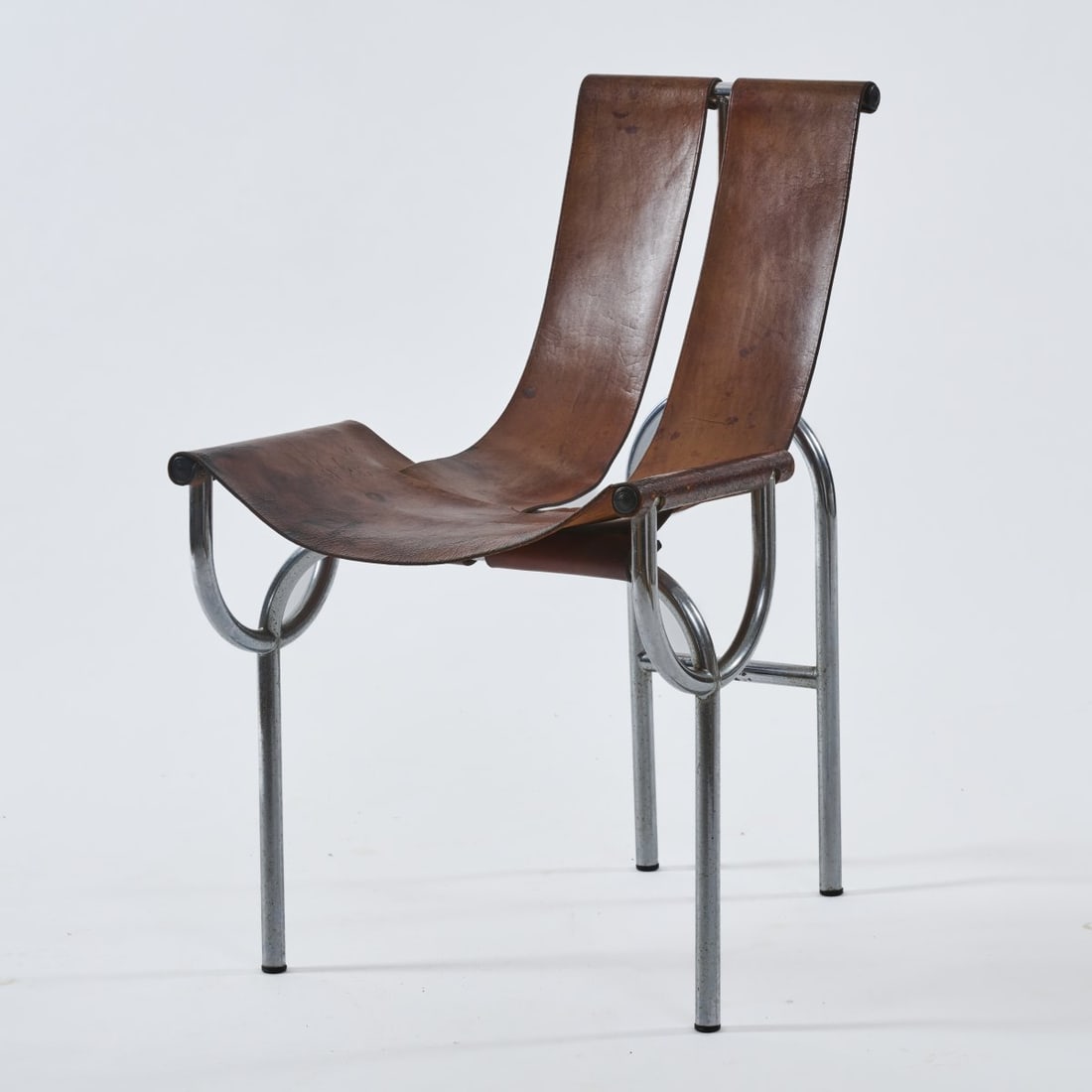 Roberto Gabetti; Aimaro Isola, Chair 'TRI-15', 1970: <p>H. 72.5 x 45 x 55 cm. <br />Arbo, Turin. <br />Chrome-plated steel tubing, brown leather. </p>