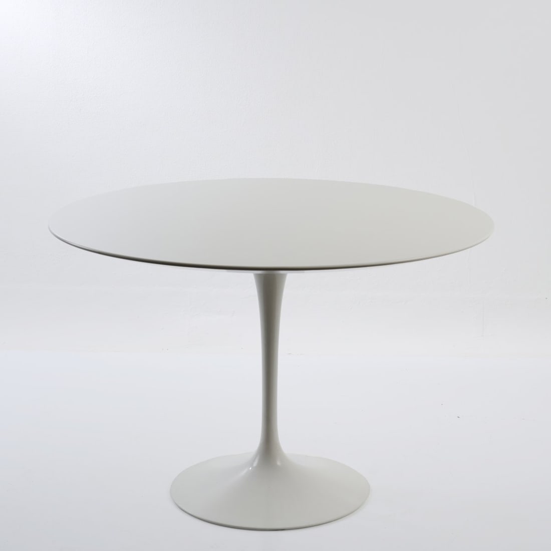 Eero Saarinen, Table 'Tulip' - '172', 1956 (design) (1 of 4)