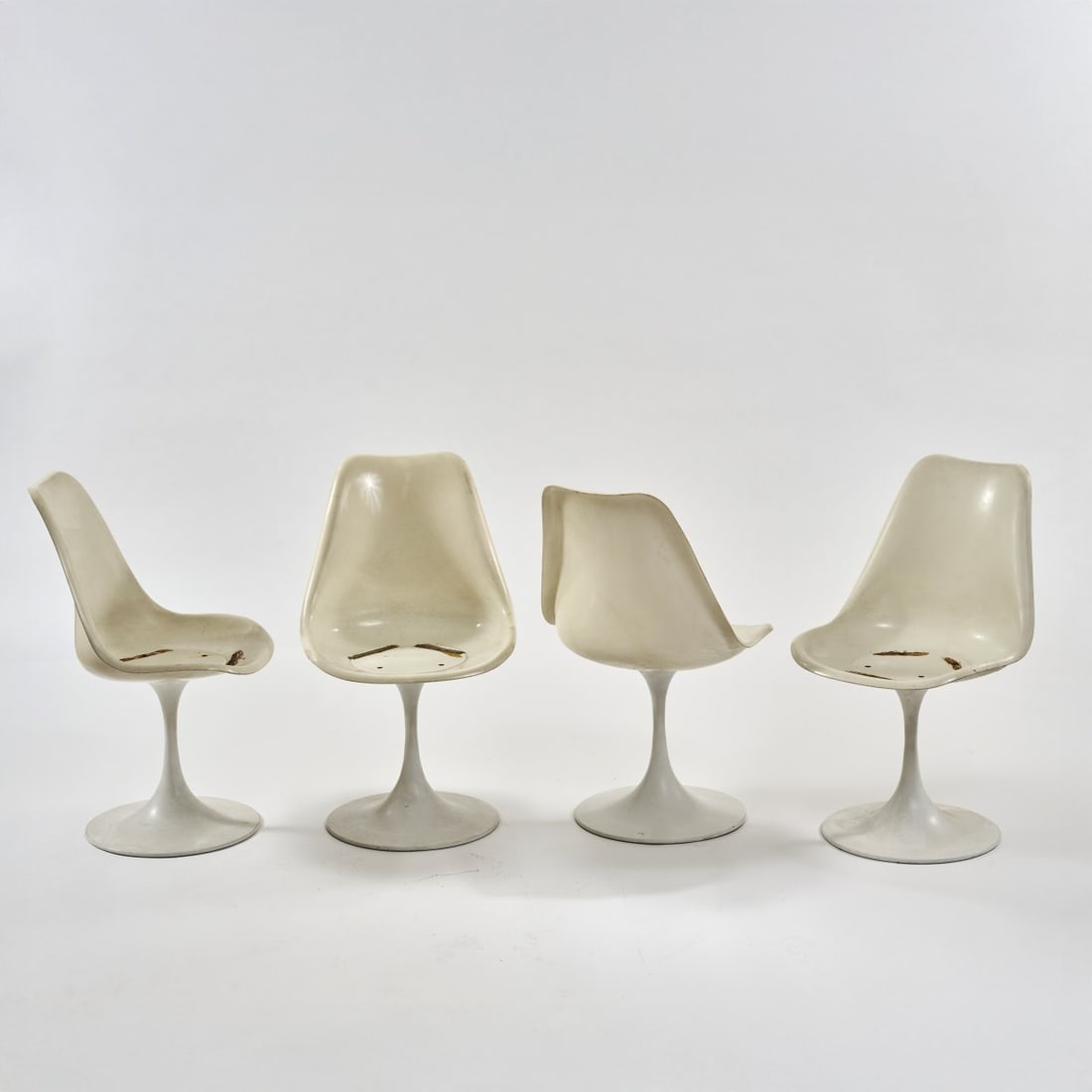 Eero Saarinen , Four chairs 'Tulip' - '151', 1956 (design) (1 of 5)