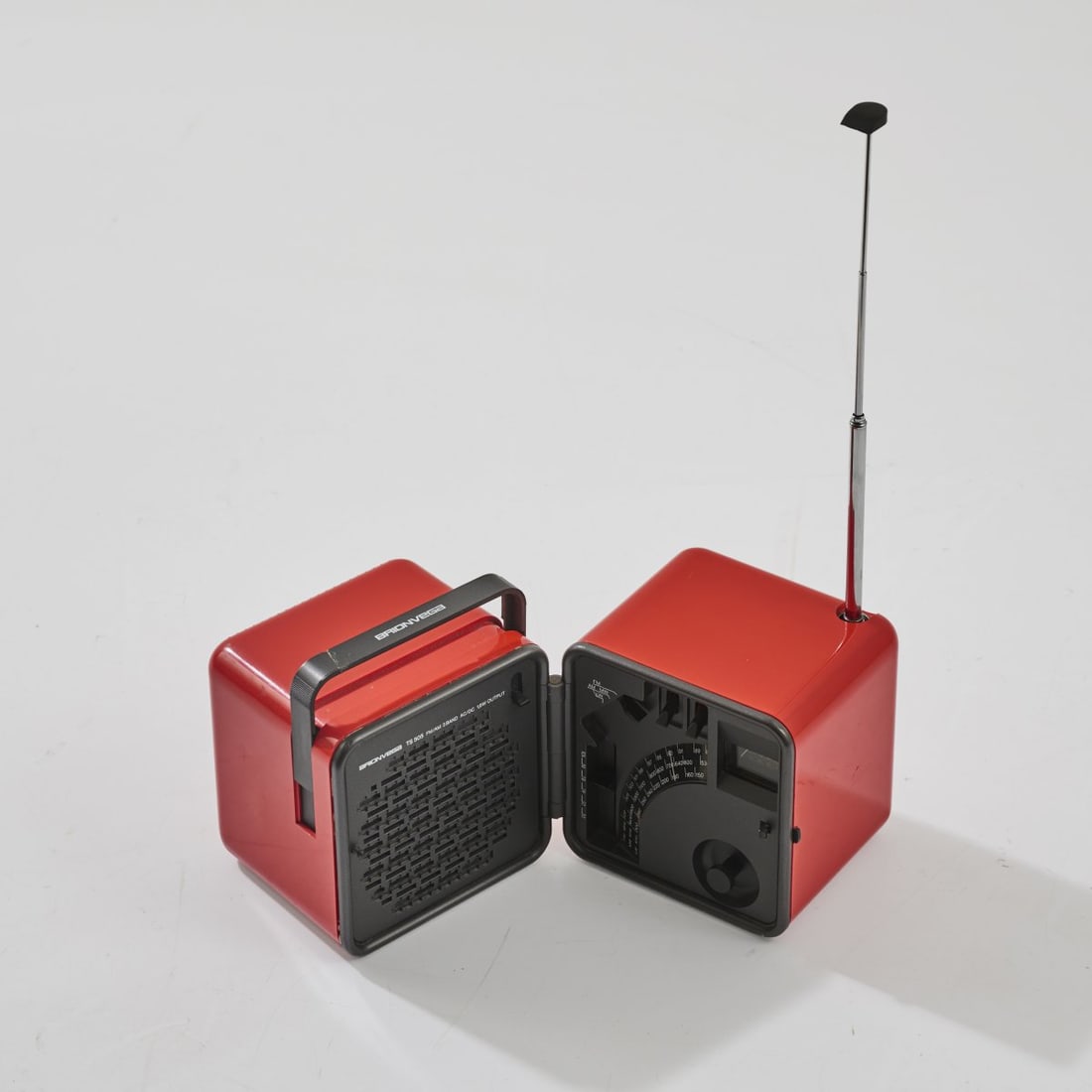 Richard Sapper, Transistor radio 'TS 505a', 1977 (1 of 5)