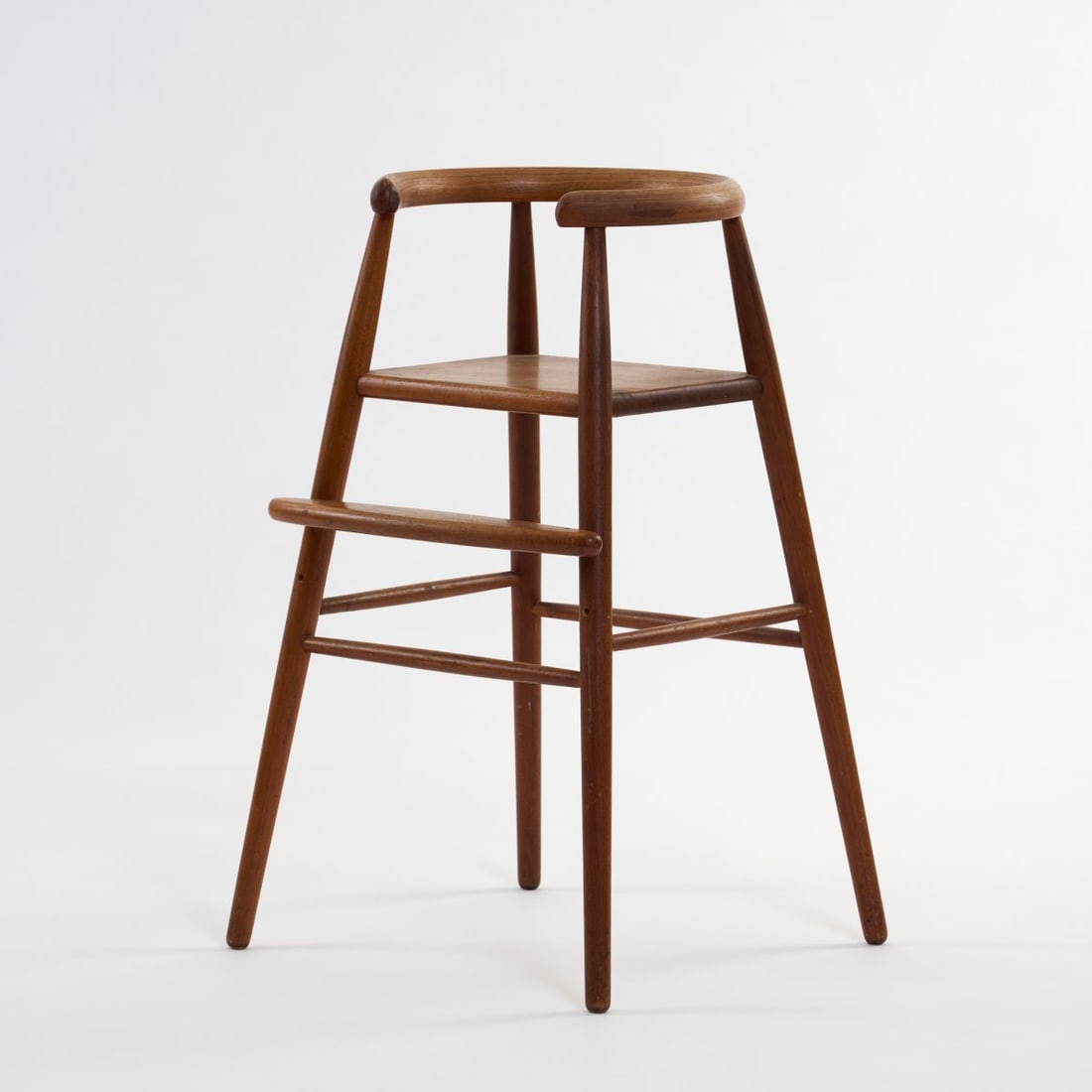 Nanna Ditzel, Children's high chair, c. 1955 (design): <p>H. 70.5 x 45.5 x 43.5 cm. <br />Poul Kold, Kolds Savv&aelig;rk, Kerteminde, Denmark.<br />Dark-stained oak. <br />Marked: Manufacturer's