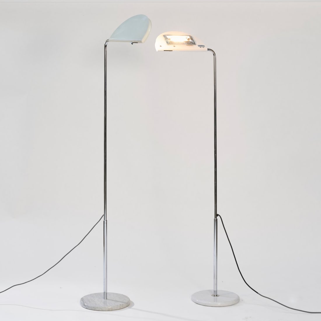 Bruno Gecchelin, Two floor lamps 'Mezzaluna', 1975 (design) (1 of 5)