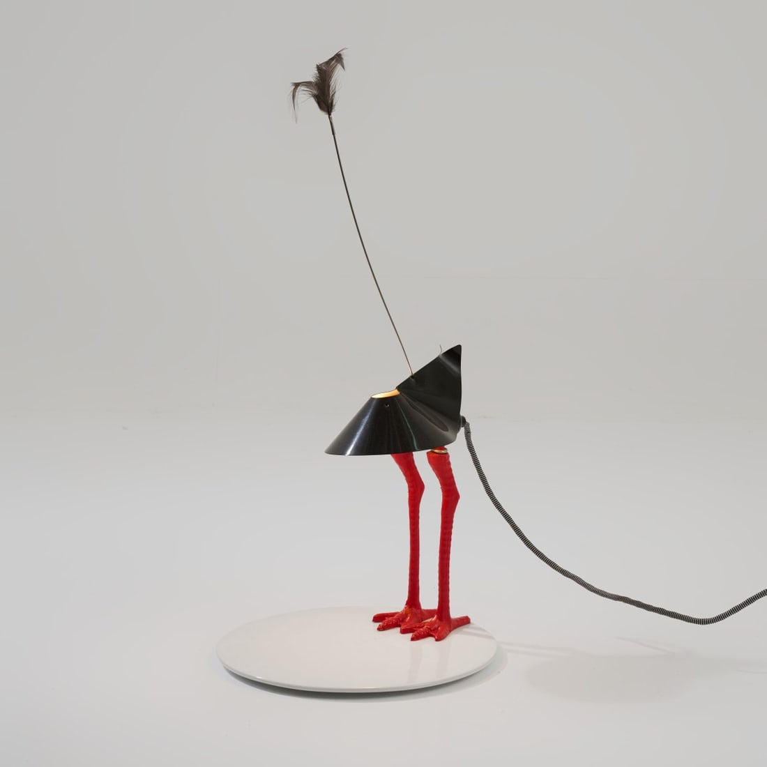 Ingo Maurer , Table light 'Bibibibi', 1982 (design): <p>H. 62 cm, &Oslash; 29.5 cm. <br />Design M, Ingo Maurer, Munich. <br />Porcelain, white, glazed, plastic, red, sheet metal, black lacquered, feathers. <br />Marked: