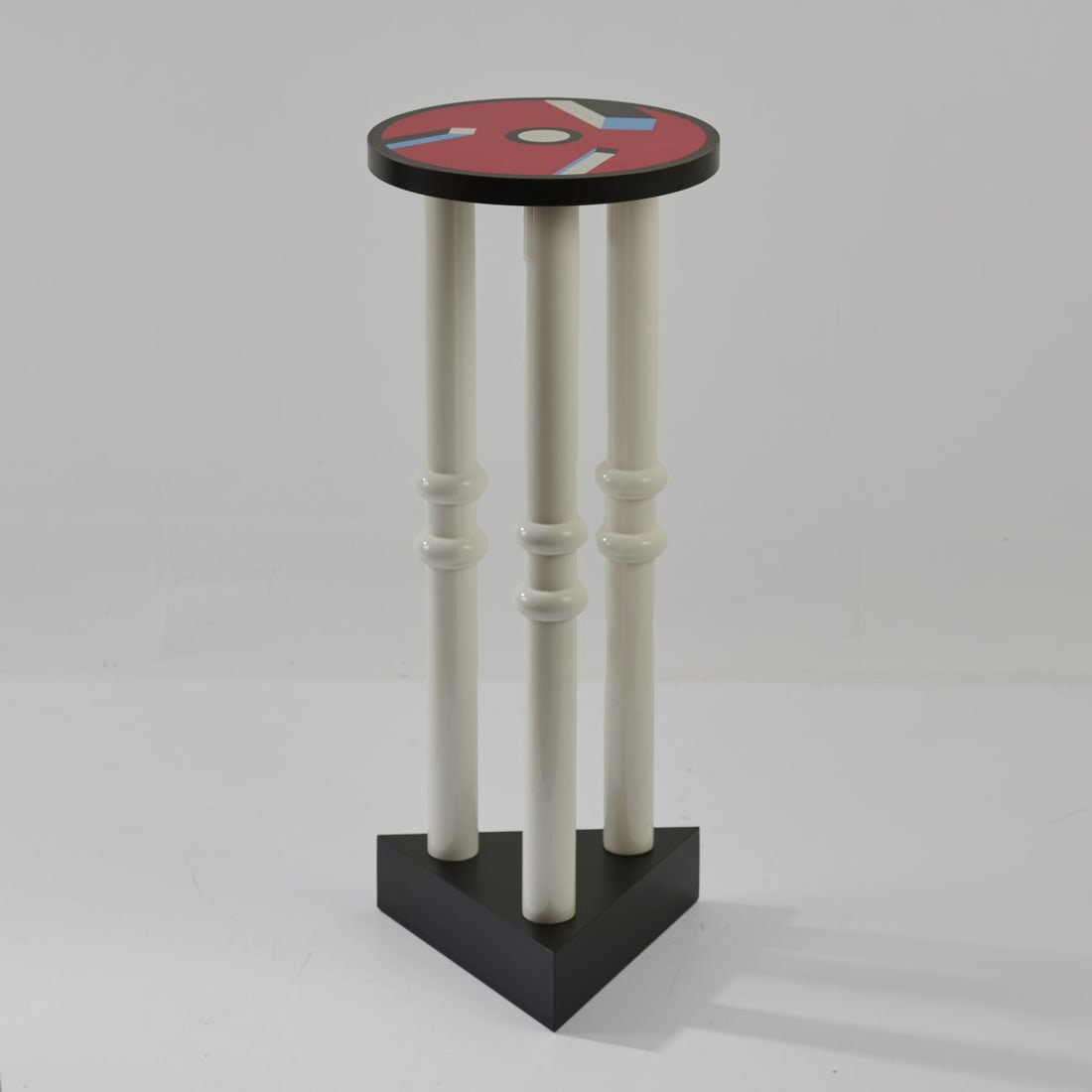 Nathalie Du Pasquier, Side table 'Bombay', 1986 (design): <p>H. 100 x 40 x 40 cm. <br />Memphis, Milan, c. 1988. <br />Wooden construction, plastic laminate, polychrome.<br />Marked: Manufacturer's metal plaque.