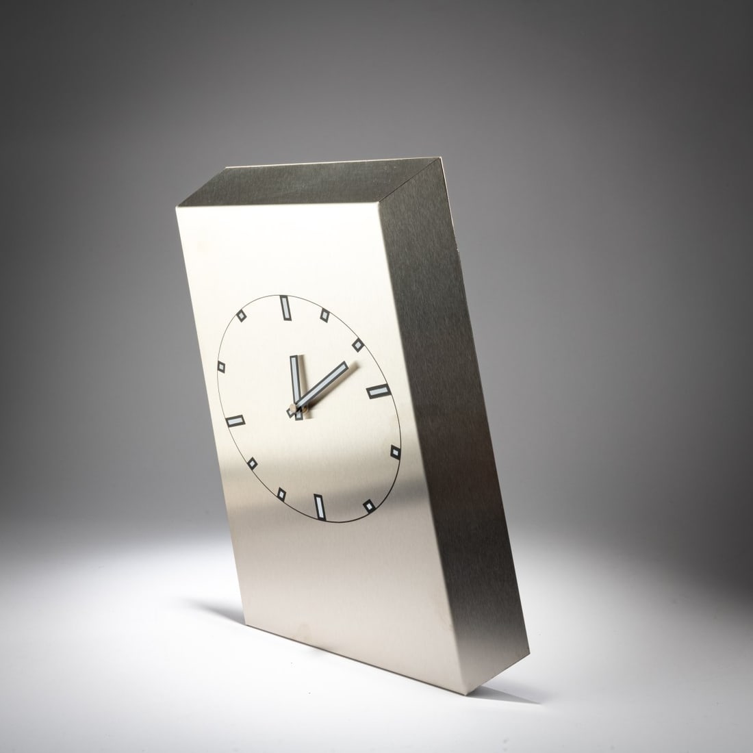 Jeroen Henneman, Wall clock 'Falling Clock', c. 1996 (design) (1 of 2)