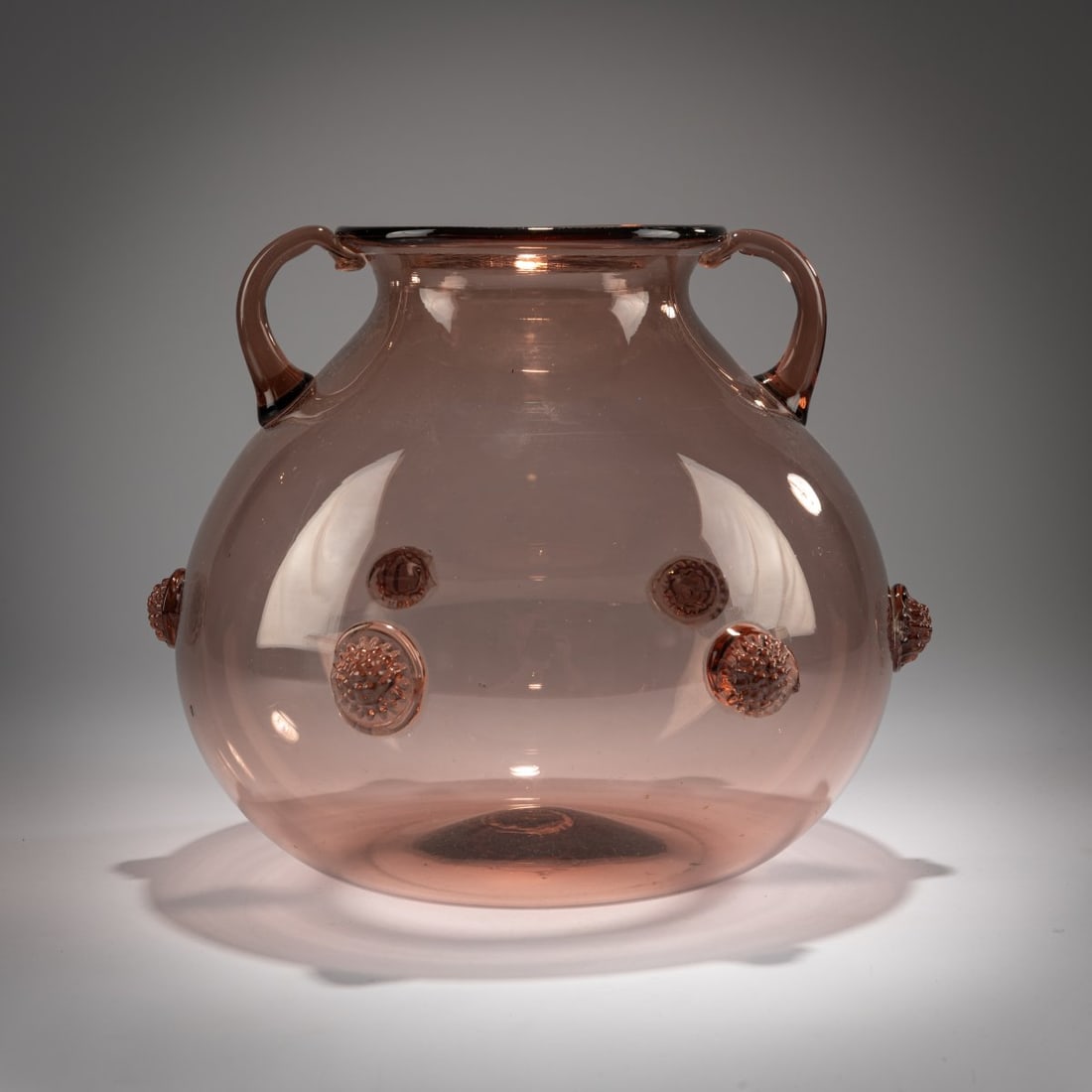 Vittorio Zecchin (attributed), Vase with handles, 1921-26: <p>H. 20 cm. Execution: MVM Cappellin (attributed). Violet glass, six fused 'blackberry' cabochons, garnished handles.</p><hr><p>Literature:</p><p>Cf. exh. cat. Vit