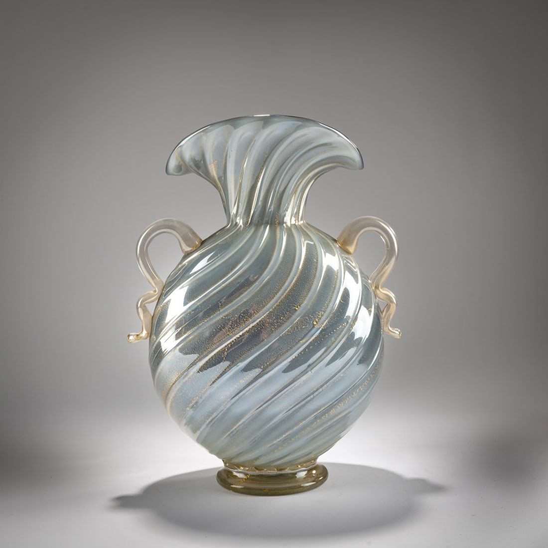 Flavio Poli and Alfredo Barbini, Vase with handles 'grigio oro', 1936 (1 of 7)