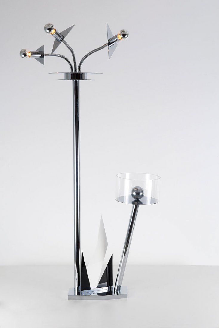 Hans-Walter Stemmann. 'Jetson' floor light, 1982. H. 14: Hans-Walter Stemmann. 'Jetson' floor light, 1982. H. 140 x 50 x 25 cm. Made by Schmid & Stemmann, Munich. Polished, chrome-plated brass, acrylic glass, black, white and clear. Marked: S & S MLO (Schmi