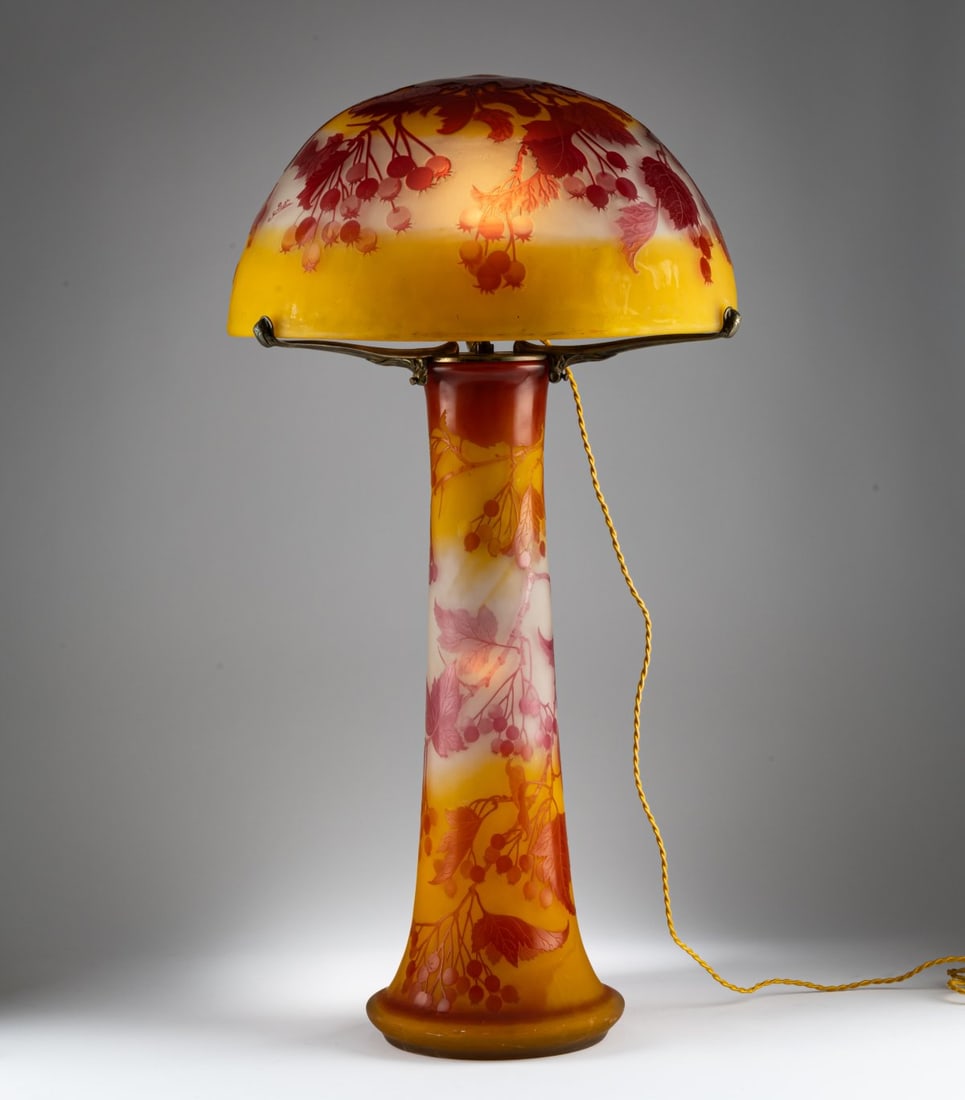 Etablissements Gallé, Nancy, Table light 'Groseilles', 1908: <p>H. 86 cm, &Oslash; 48 cm. Overlaid glass, colorless, amber-brown, and raspberry-red. Etched decoration with currants. Shade and base each signed: Gall&eacute; (raised). Wrought-iron m