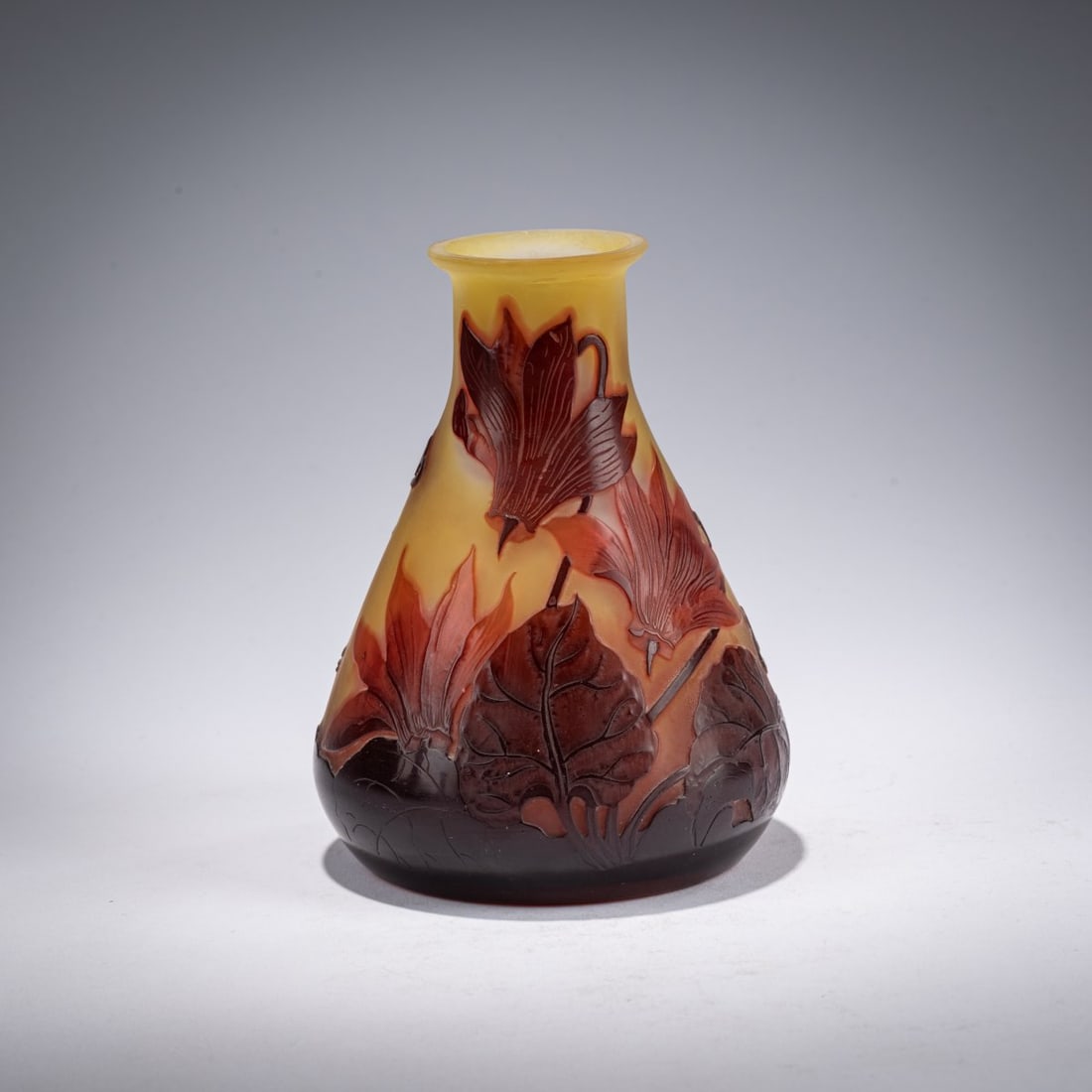 Etablissements Gallé, Nancy, Vase 'Cyclamens', 1920-36: <p>H. 13 cm. Overlaid glass, colorless, lemon yellow, and wine red. Etched decoration with blooming cyclamen in an evening setting. Signed: Gall&eacute; (raised). </p>