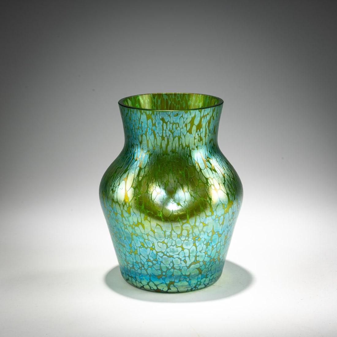 Loetz, Klastersky Mlyn, Vase 'creta Papillon', 1898-1900: <p>H. 15.7 cm. Green glass with rolled-in granules in silver-yellow, 'creta Papillon', petrol and pearlescent matte luster. </p>